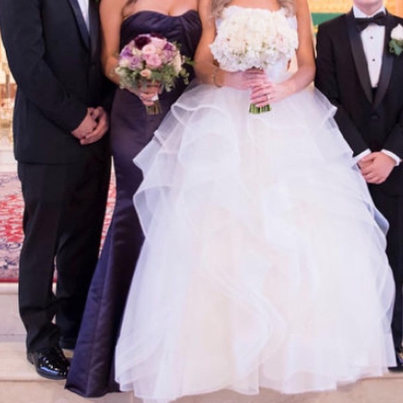 Beautiful satin strapless gown with boning - Picture 2 of 3